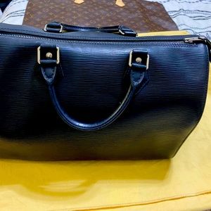 Authentic Louis Vuitton epi speedy